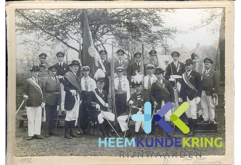 1932 Officierenkorps schoolplein Mariaschool F00002848